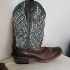 Brand new Noble boots size 9